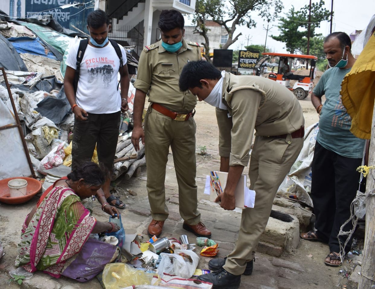 theft in mobile shop in fatehpur