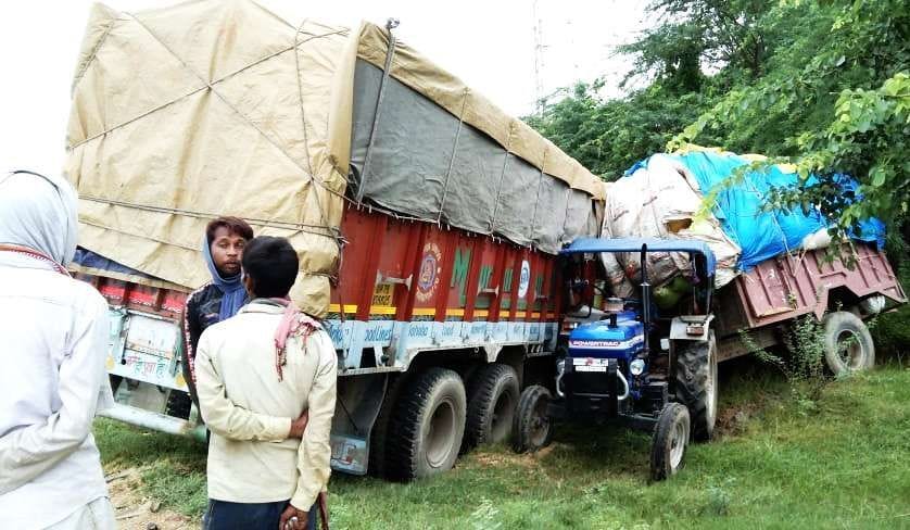 Six people, including drivers injured in truck and tractor collision in mahoba