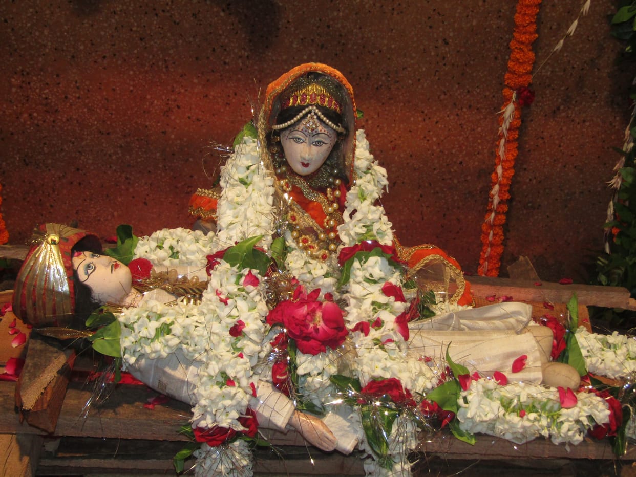 Makeup done on Rani Sati temple Prasad distributed