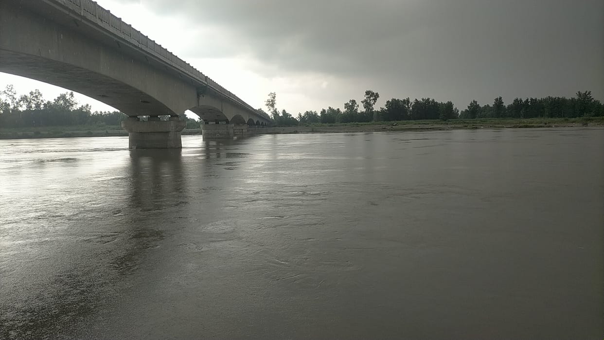 Yamuna's water level close to warning point
