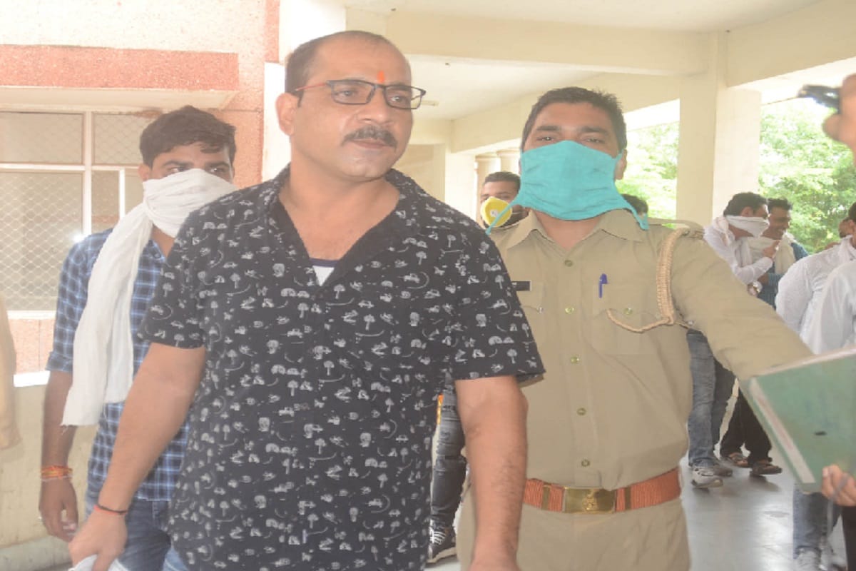 UP News: Criminal Anuj Barkha has surrendered in Baghpat