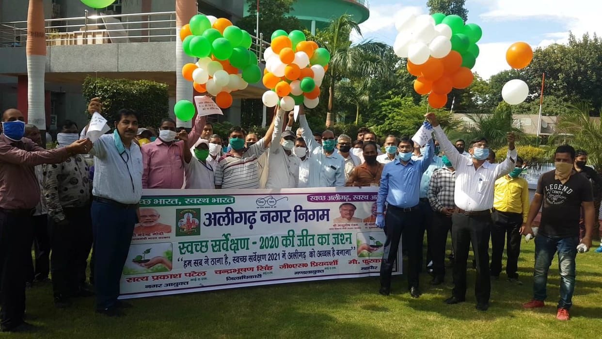 Aligarh: Municipal Corporation celebrates by blowing up balloons and pigeons