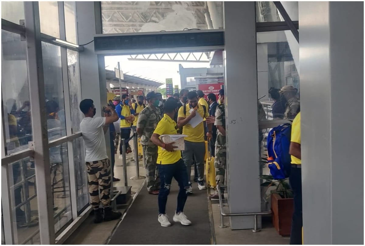 Players of CSK including Dhoni leave for the UAE from Chennai airport for IPL 2020