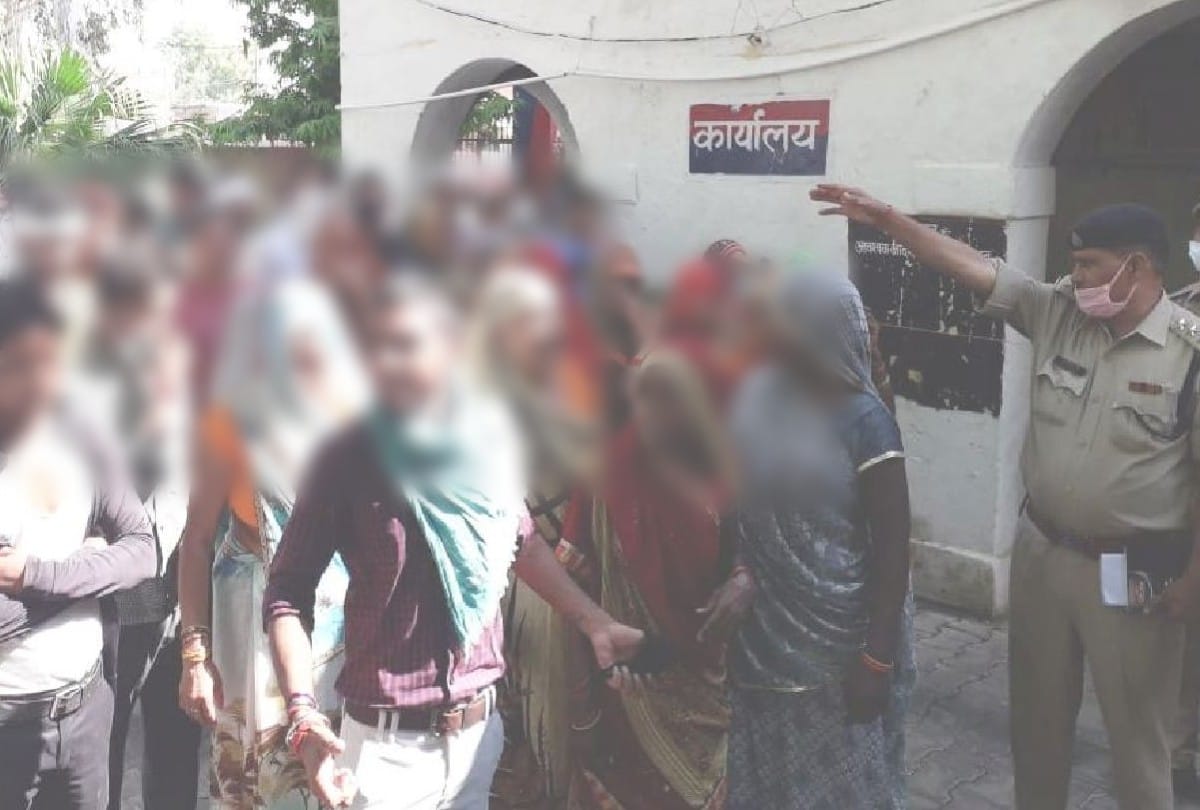 minor girl escaped from police station in etah