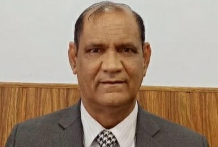 We are proud to be our mother tongue Hindi, says Dr. Samar Singh