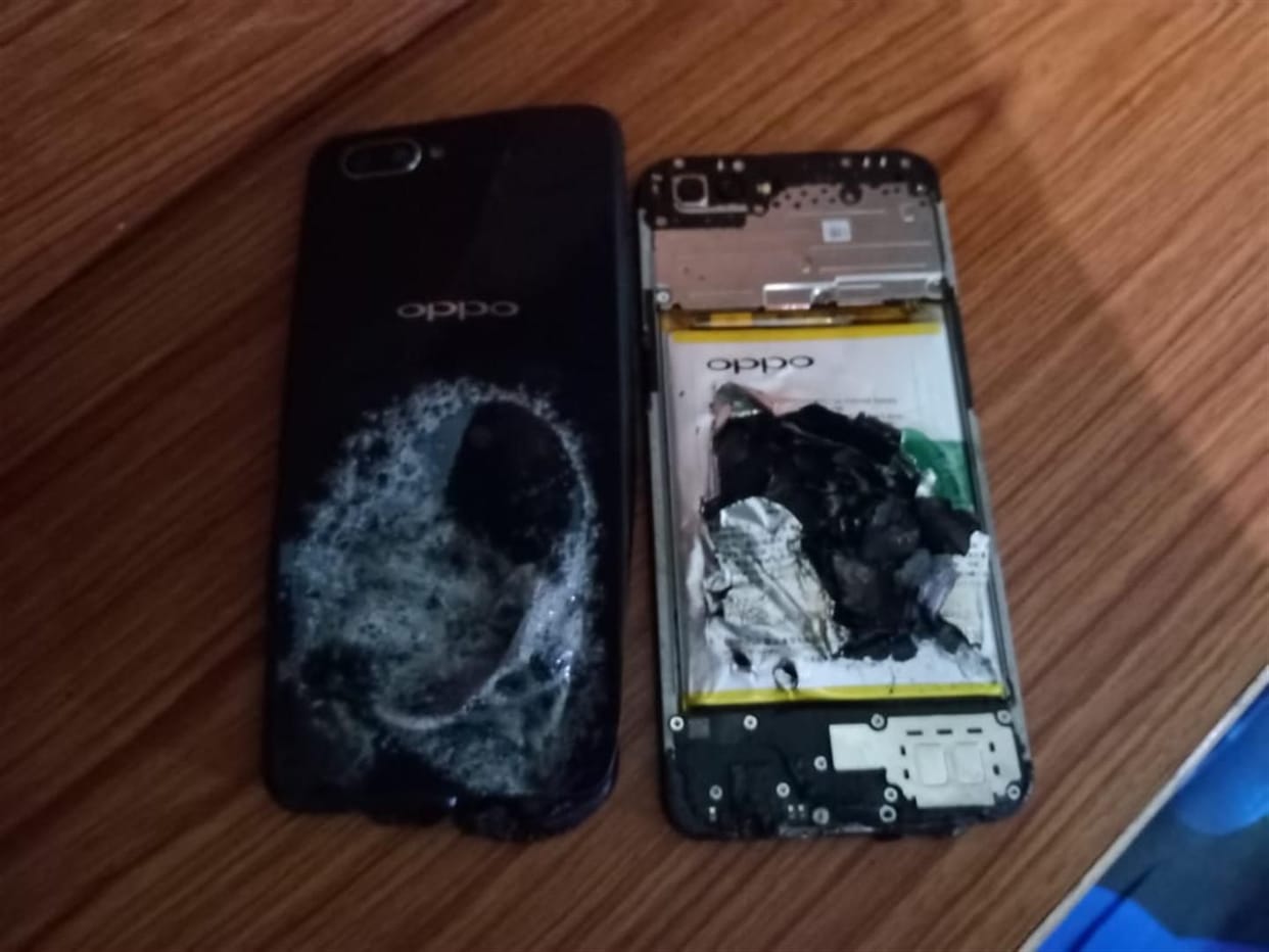 Hathras: Mobile phone burst during charging, stirred up