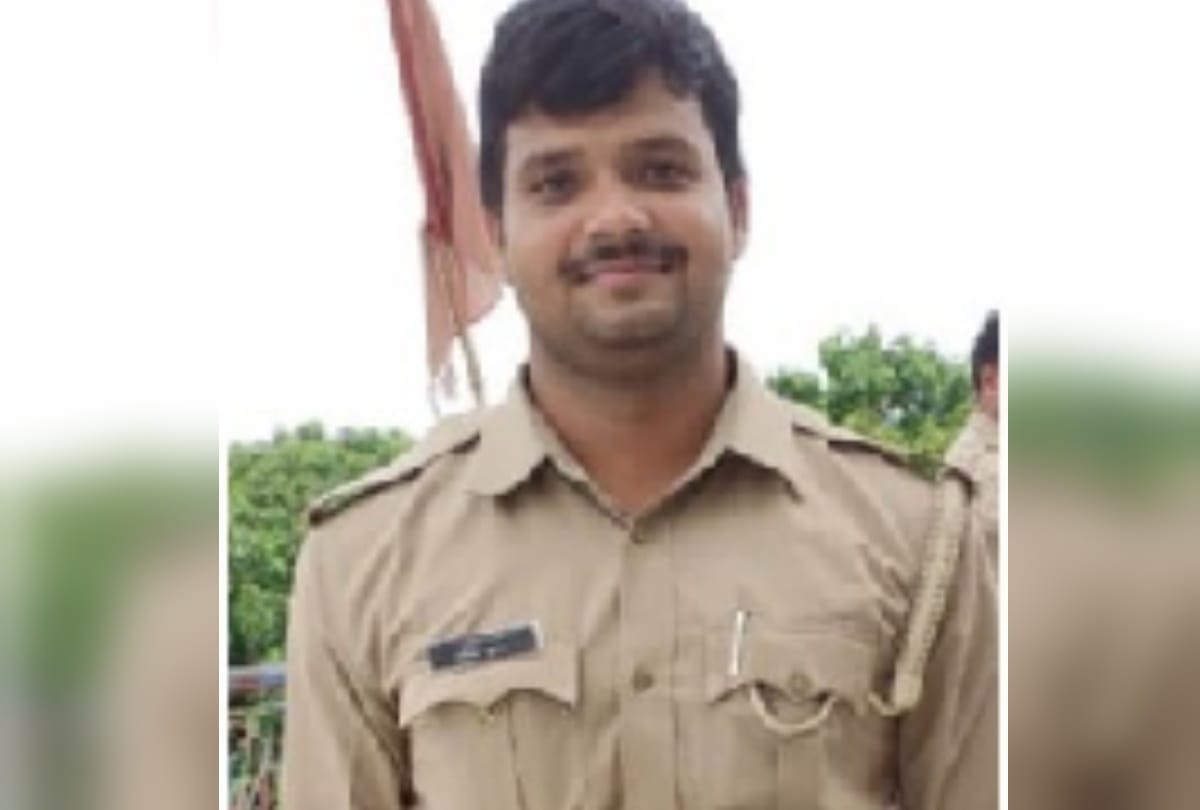 special story of Policeman Ravish father martyred in encounter at kushinagar