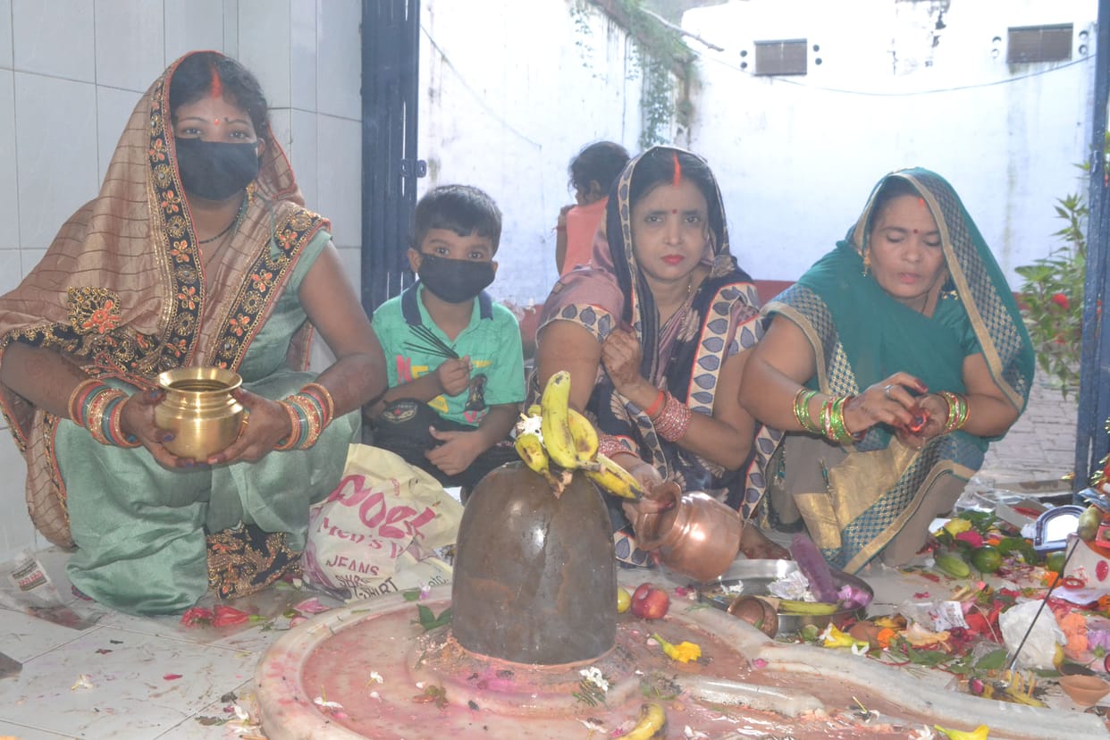 women fast on haritalika teej