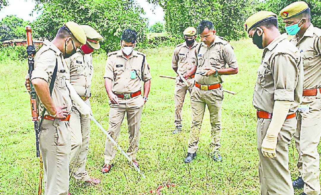 Bhadohi: Police reached village to investigate student's death, people questioned