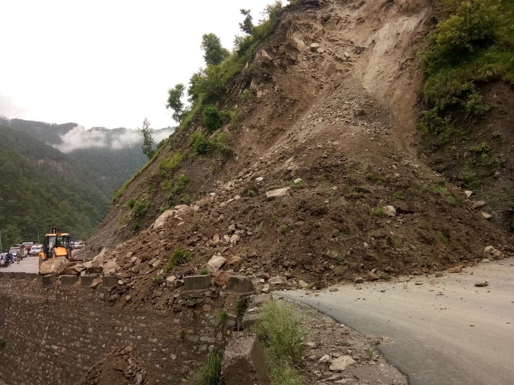 Road band in Champawat