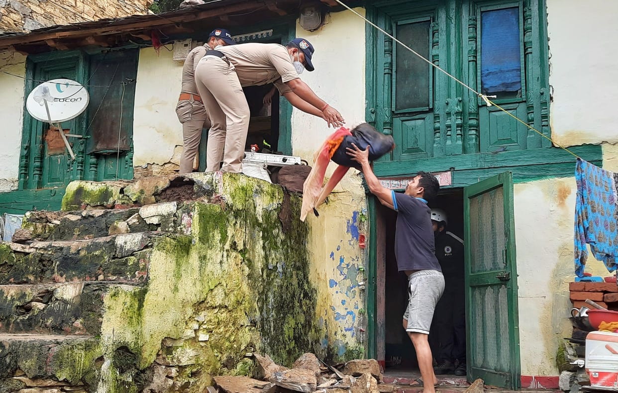 Khushal Nath and two innocent children died after the roof of the house collapsed in Chansar of Pithoragarh.