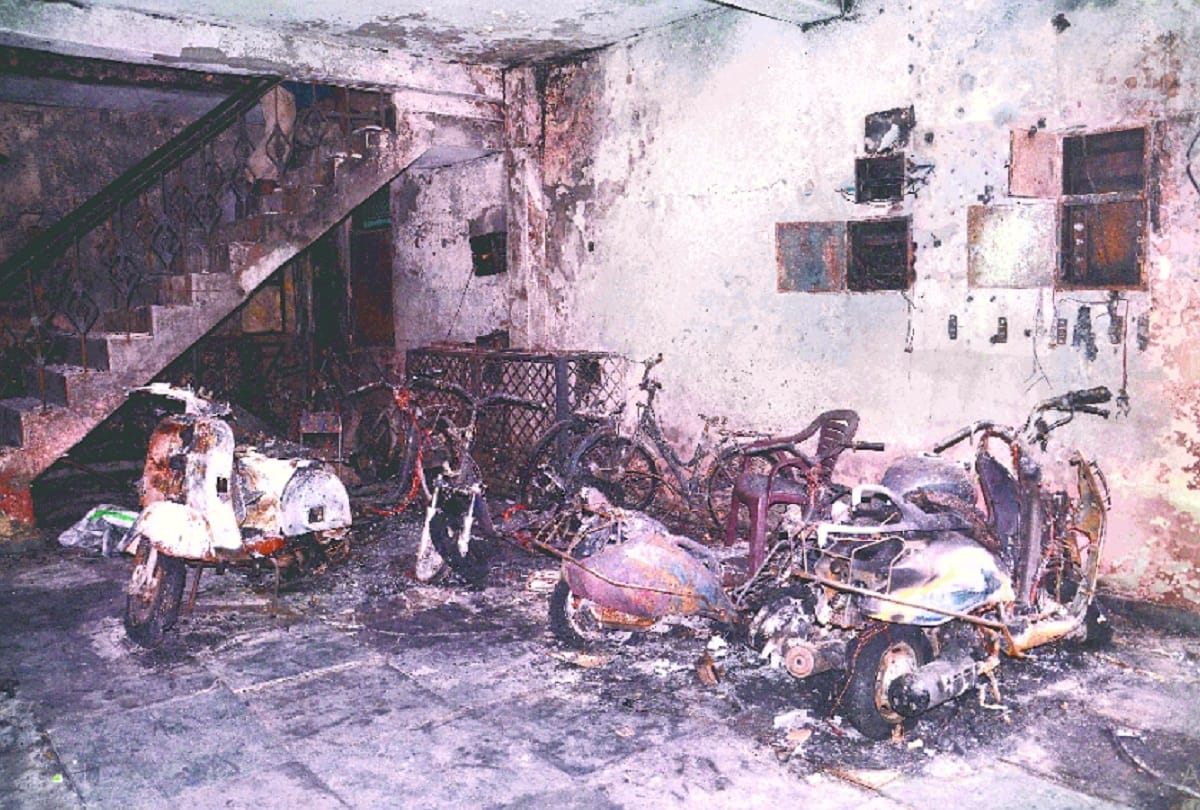 Four-storey building caught fire in Laxmi Nagar