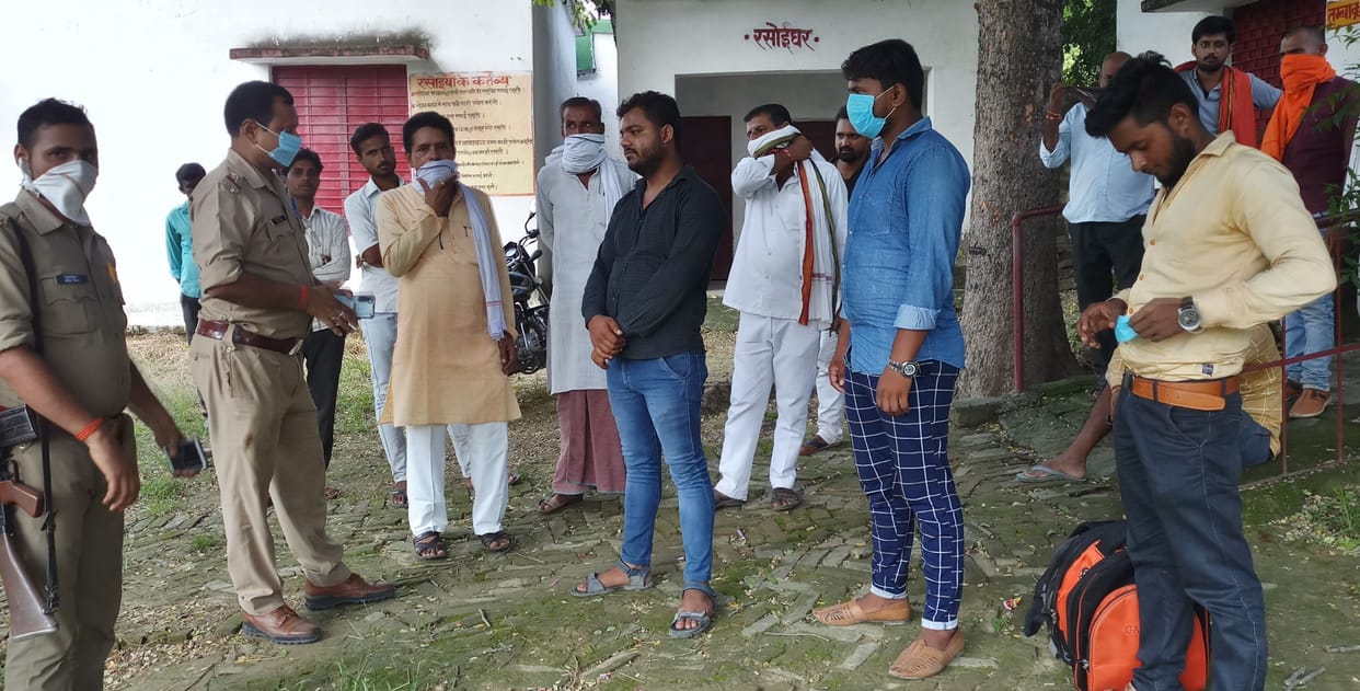 two arrested for money problem in fatehpur