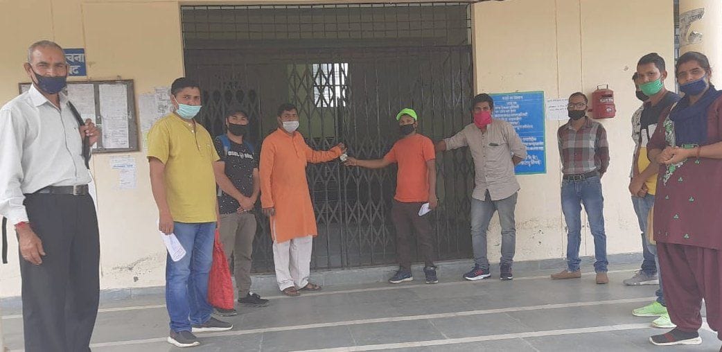 praadon ne vikaas khandon kee marammat kee hai