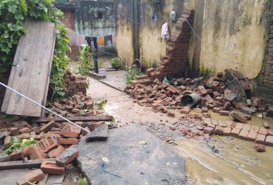 Mother and two daughters buried in debris due to falling wall