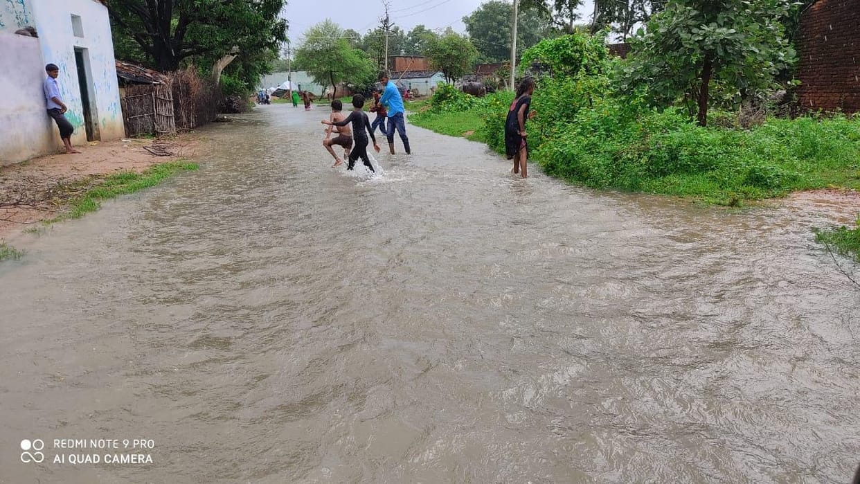 Water is store on road because nali  is not available