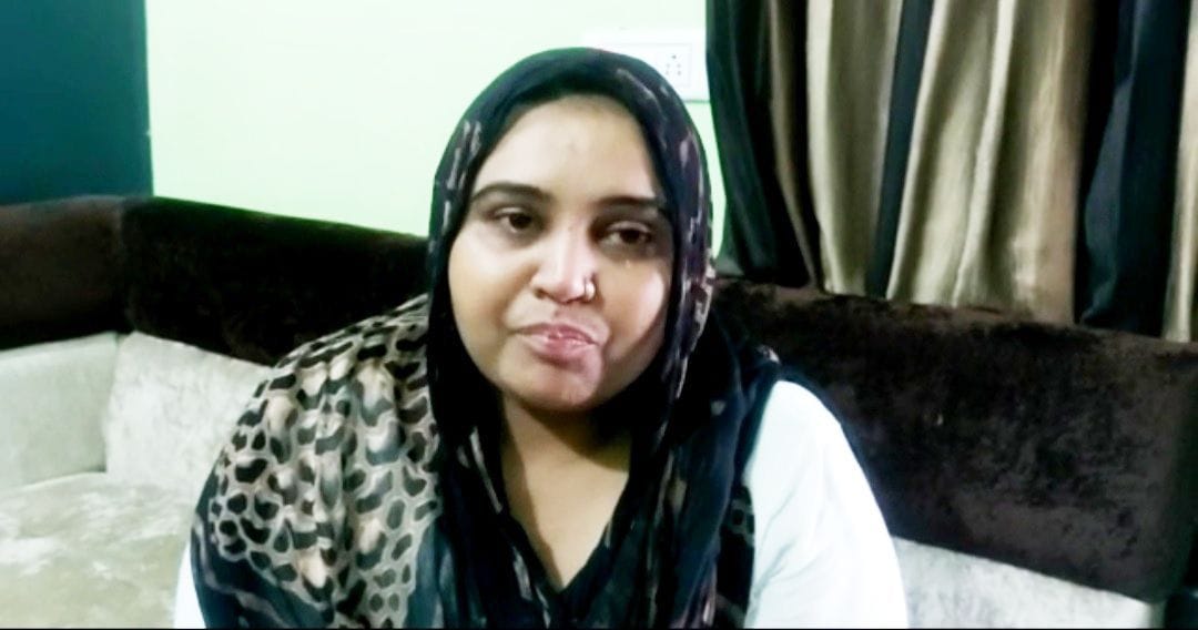 Thr crooks ran away with 25 lakhs rupees and jewelry