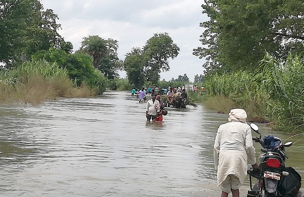 Farmers inundated with crop in Ganges