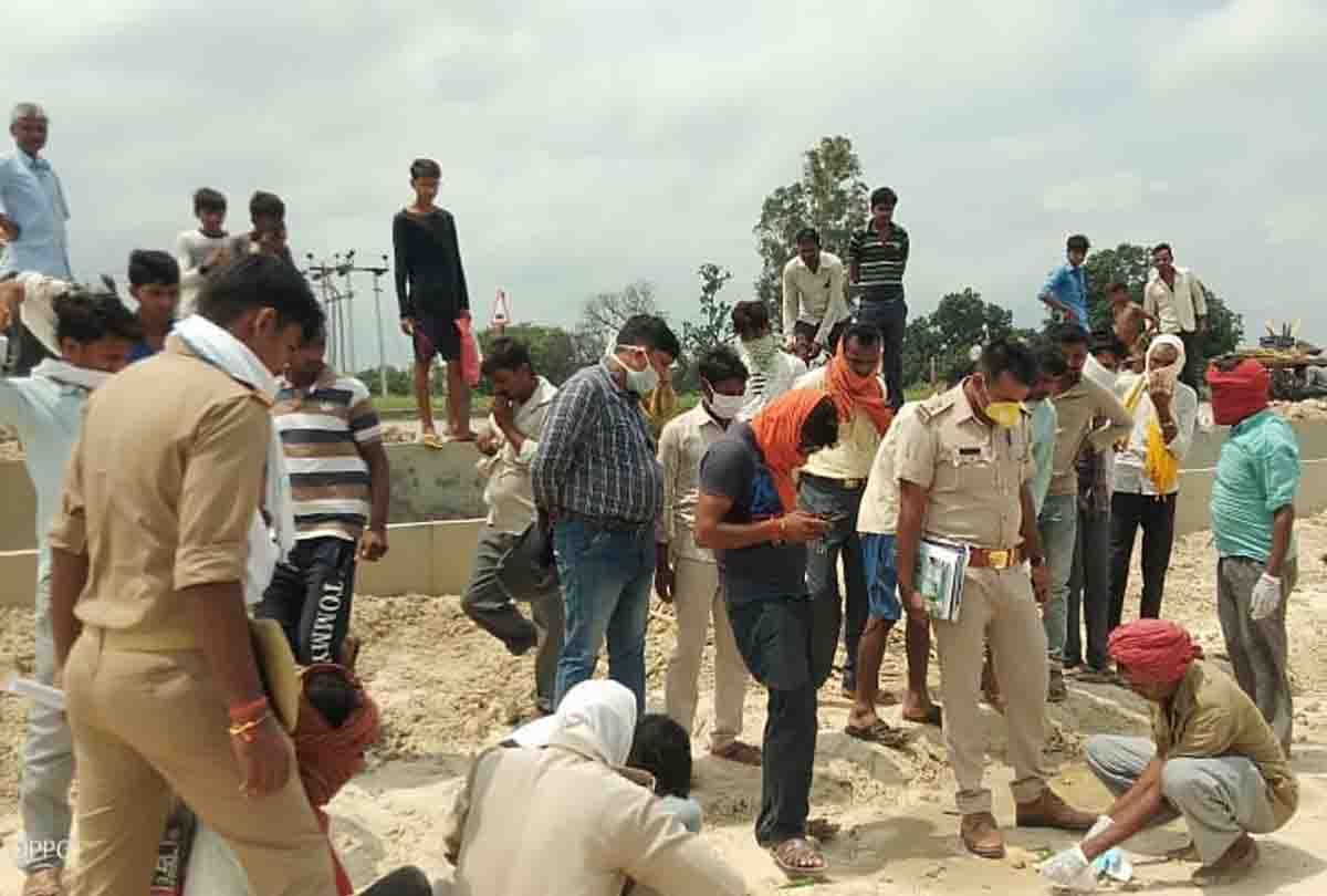 Body of youth found hanging on tree in Fatehpur, UP, Aadhar card recovered from pocket