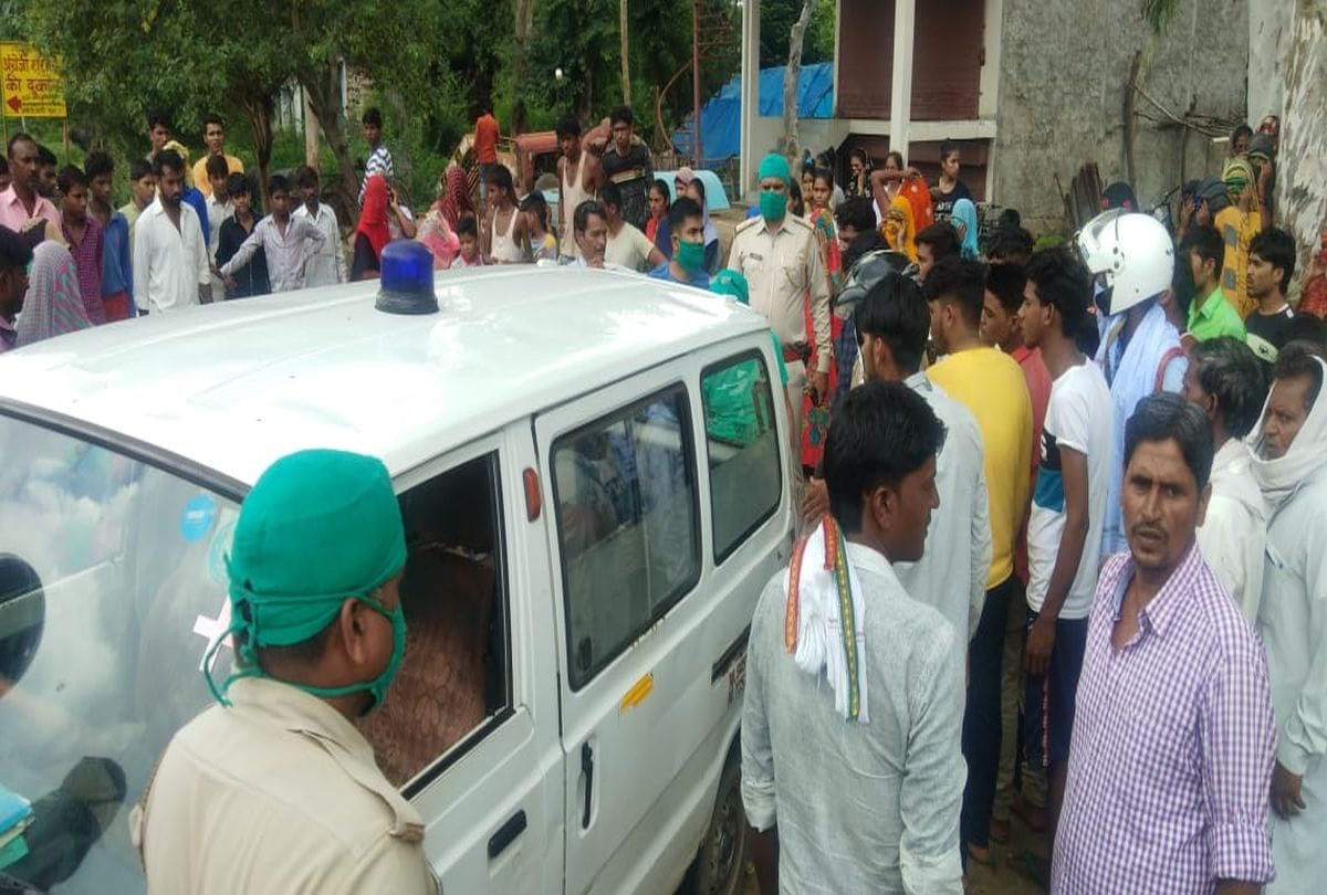 Car Hits Three People Two Died At Agra Jaipur Highway
