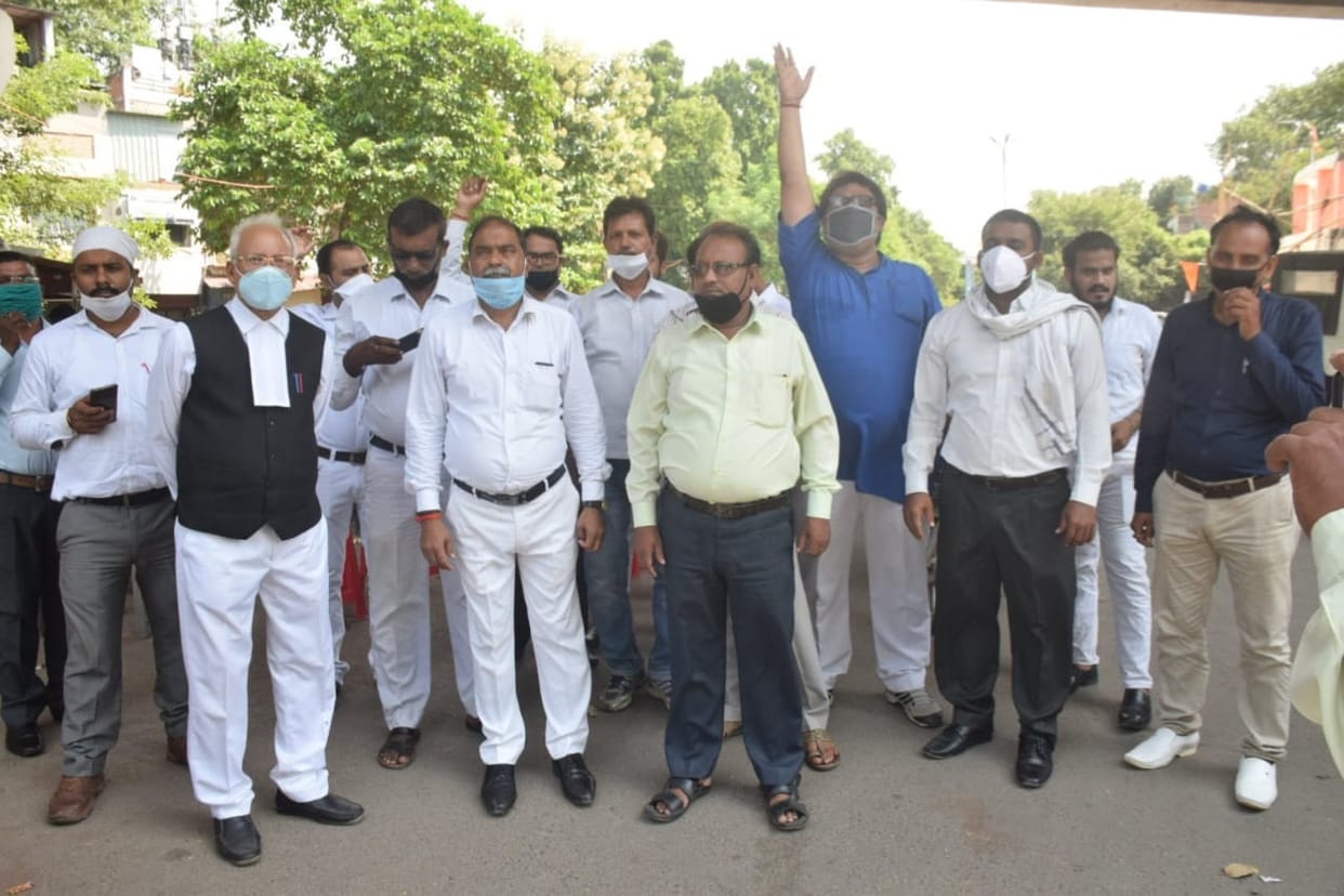 Prayagraj News: Advocates on the road for claims tribunal