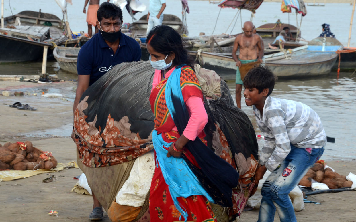 Prayagraj News: Claim more Prayagraj News: 2.91 lakh cusecs of water released in Ganga, lawyers on the road for increased water pressure