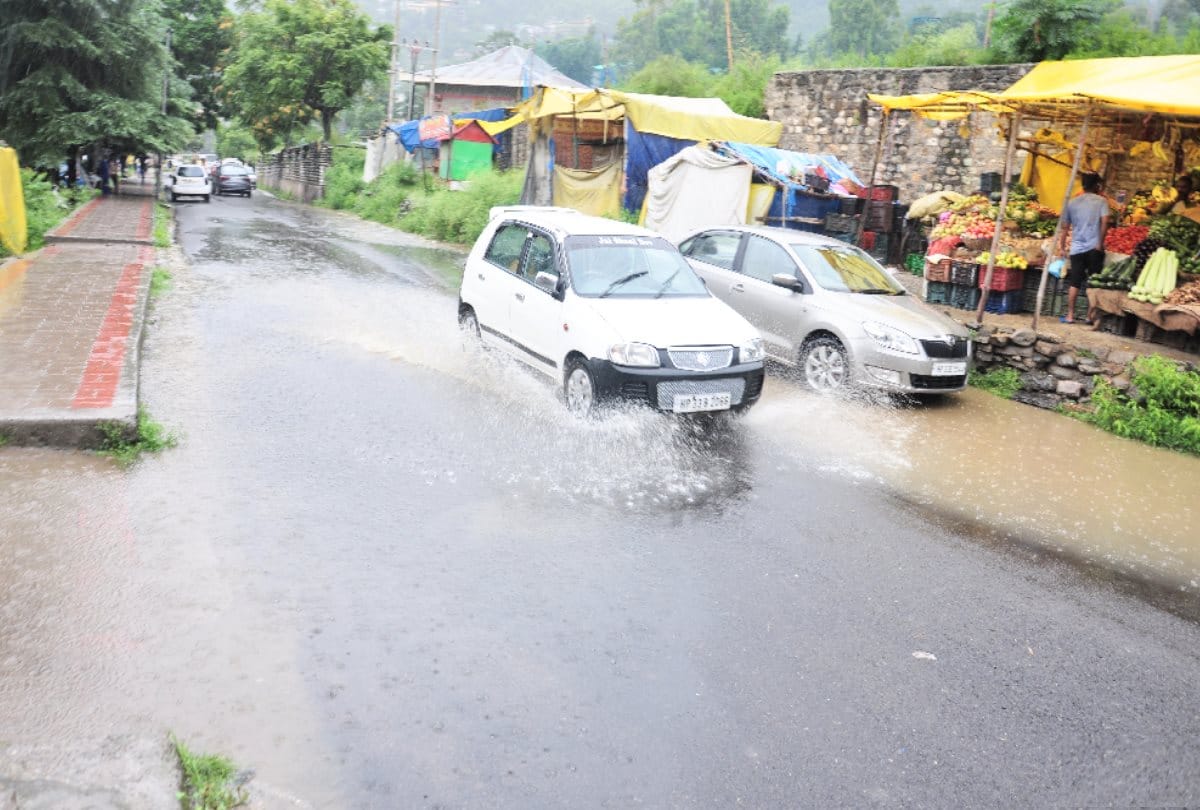 weather forecast: under construction flyover of Fourlane collapsed due to heavy rains in Himachal, houses and cow sheds also  damaged