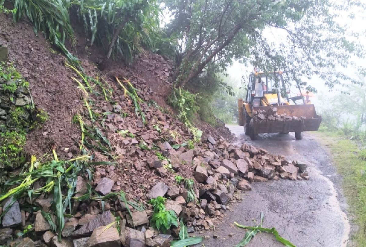 weather forecast: under construction flyover of Fourlane collapsed due to heavy rains in Himachal, houses and cow sheds also  damaged