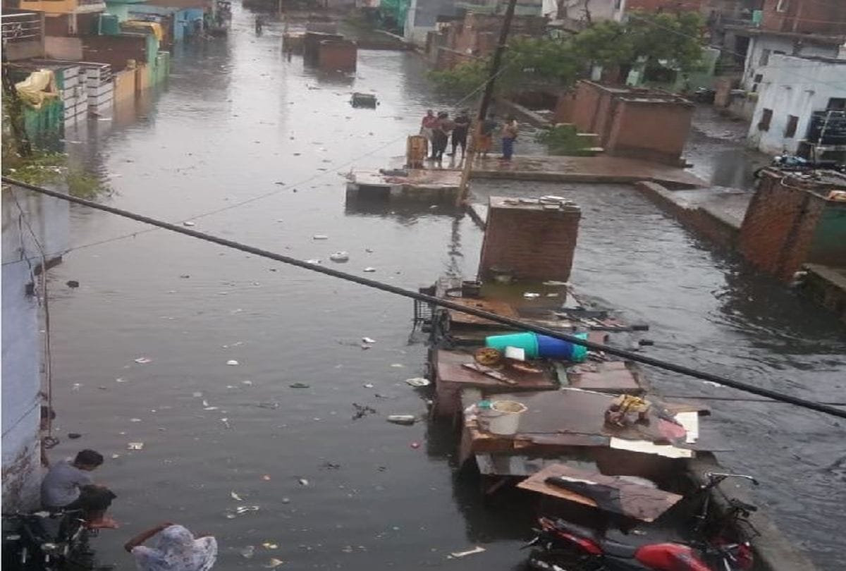 Waterlogging On The Roads After Rain In Agra News