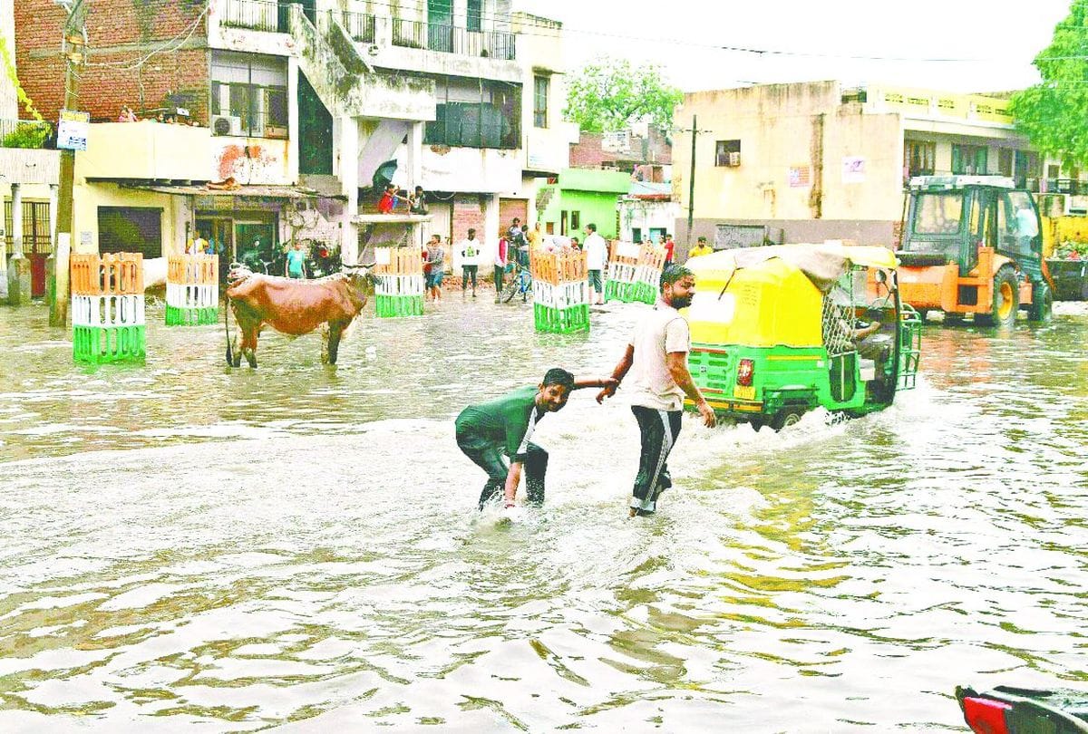 Waterlogging On The Roads After Rain In Agra News