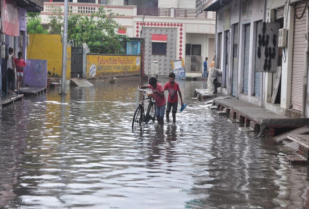 Waterlogging On The Roads After Rain In Agra News
