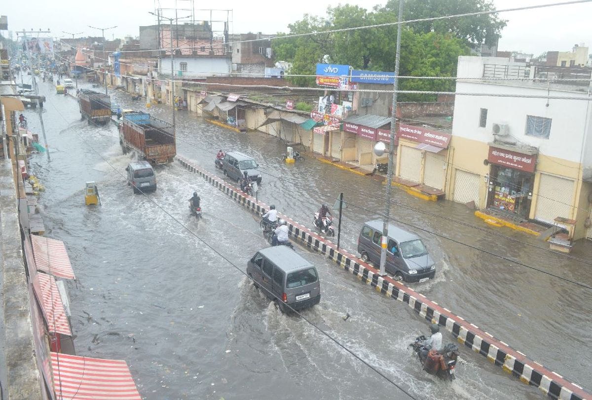Waterlogging On The Roads After Rain In Agra News