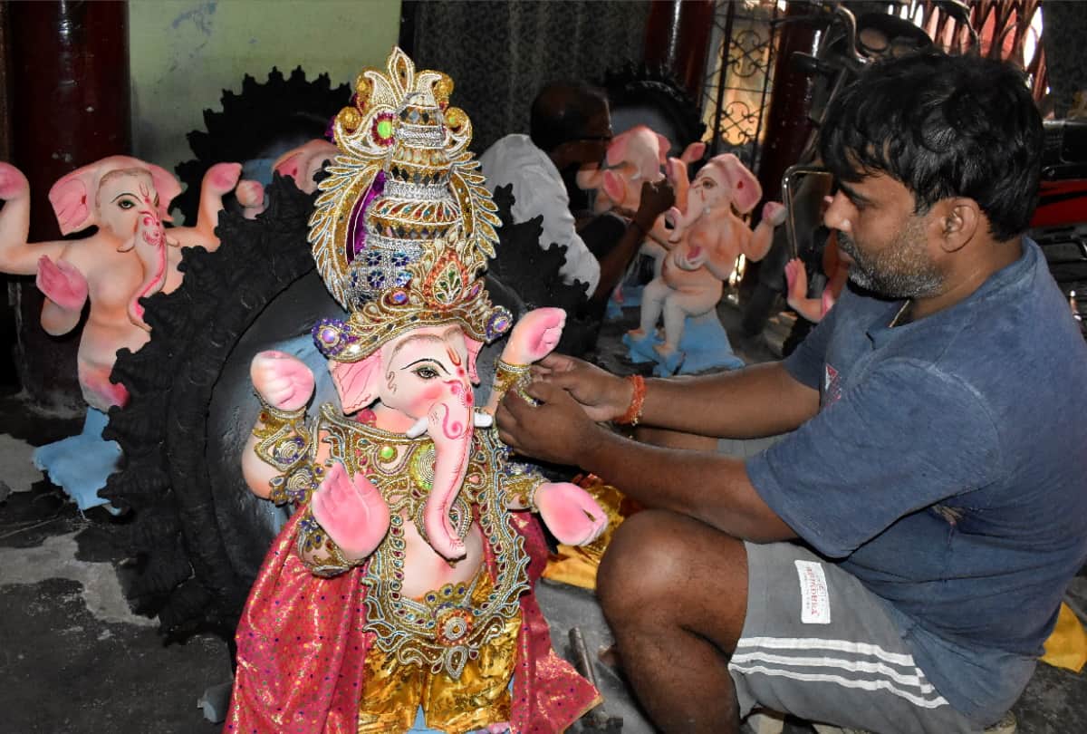 Ganesh Chaturthi 2022 How To Make Ganpati At Home From Soil or Clay In Hindi