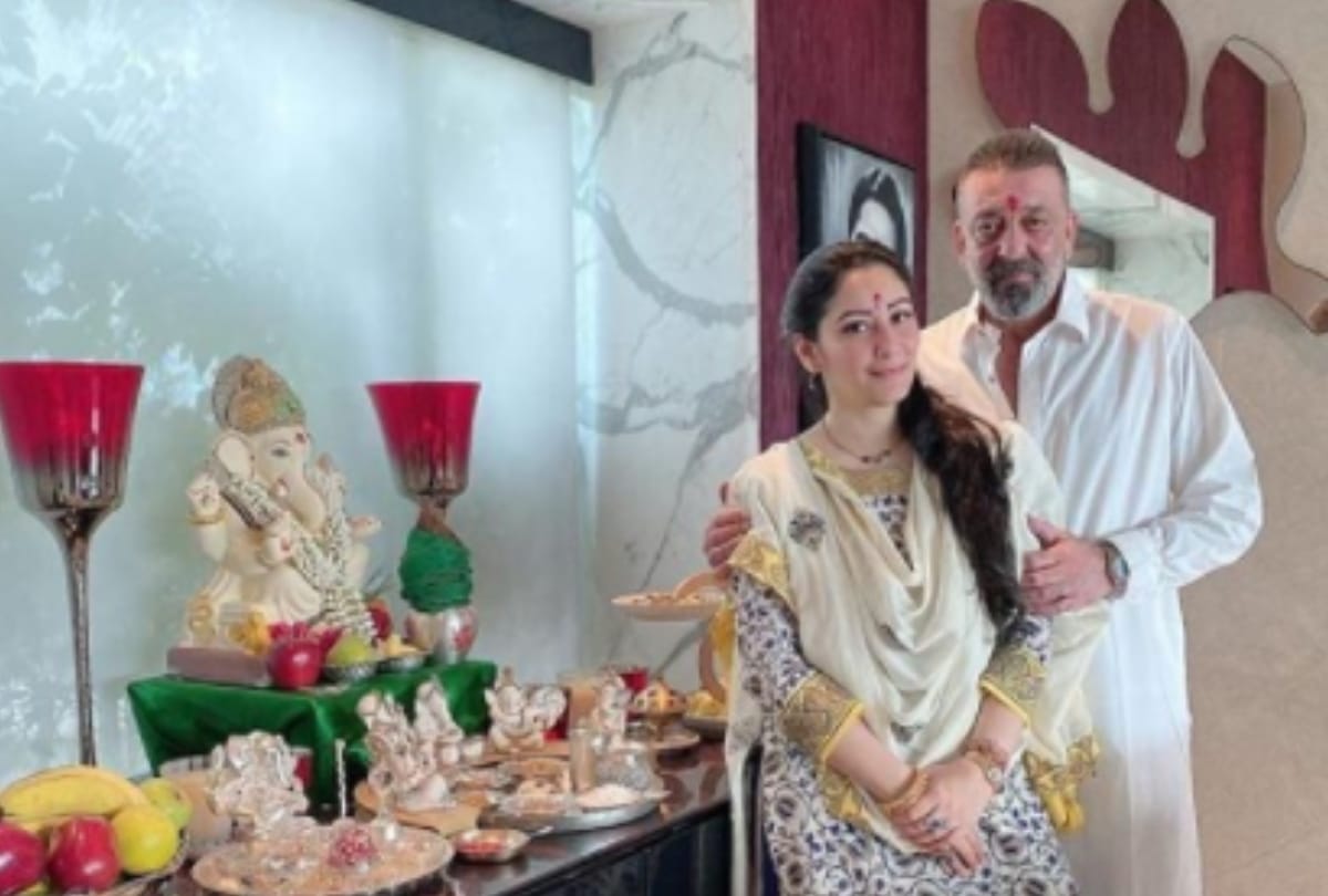 This is how Sanjay dutt and Manyata Dutt are celebrating there 14th wedding anniversary