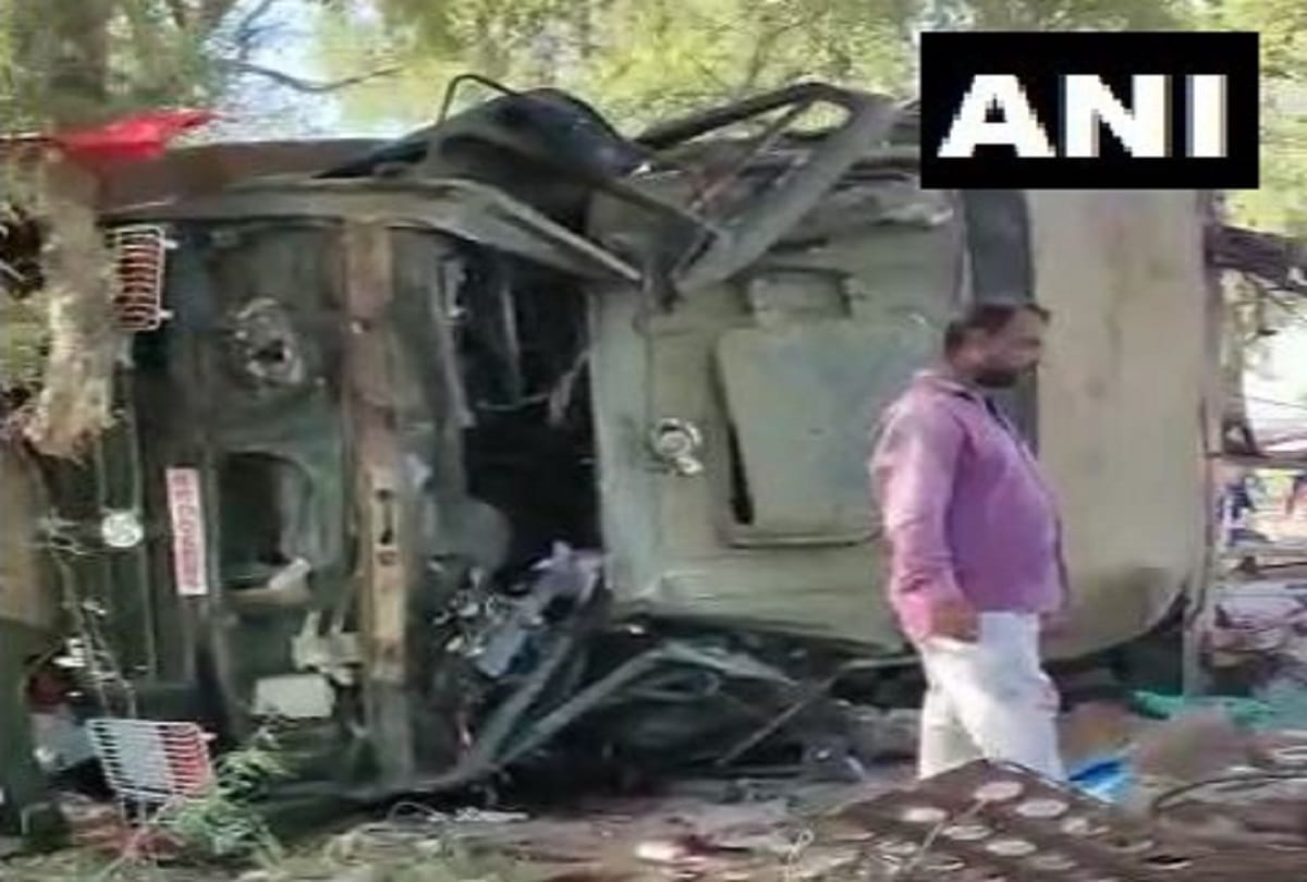 An army truck overturned in Sri Ganganagar Raisinghnagar, Rajasthan