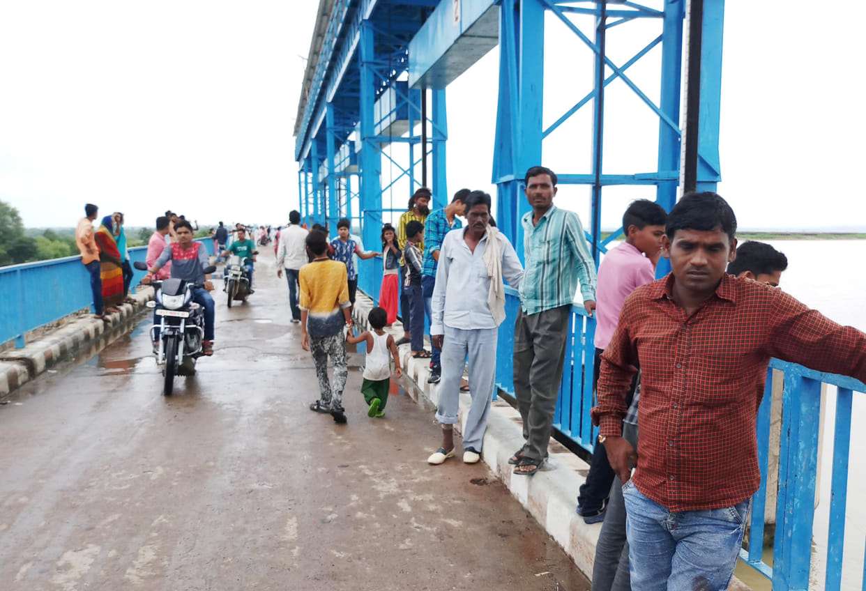 jamni dam, two gate open
