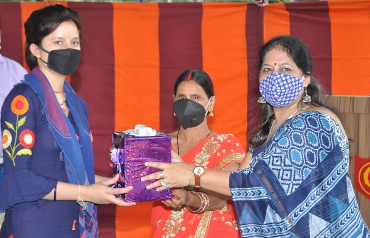Heroic women honored on Aava Divas