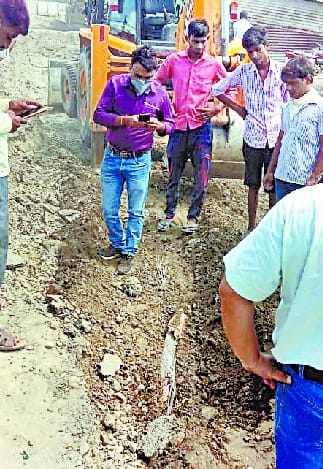 JCB undergoing excavation again cut off power cable's underground cable