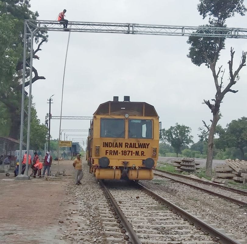 Electric engines will run on Unnao-Sitapur track from new year