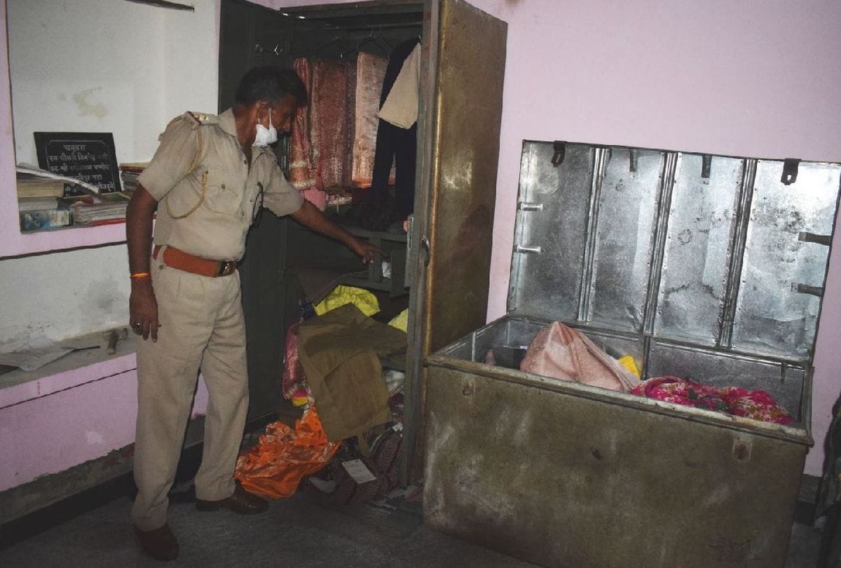 Jewelry stolen from the house of police inspector in mainpuri