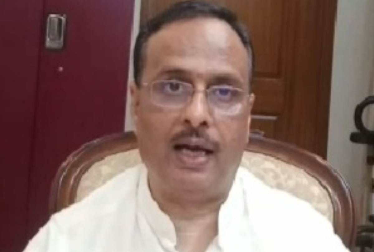 political personalities and officers are praising hindi hain hum