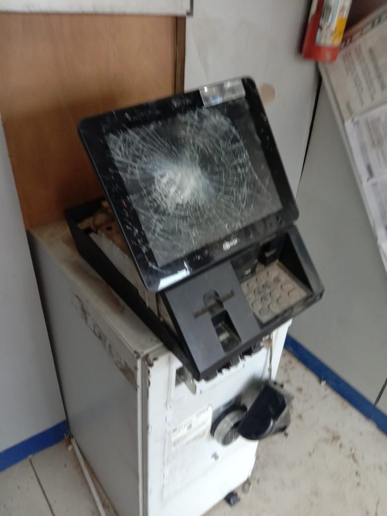 HDFC Bank ATM breaks on Rohtak Road