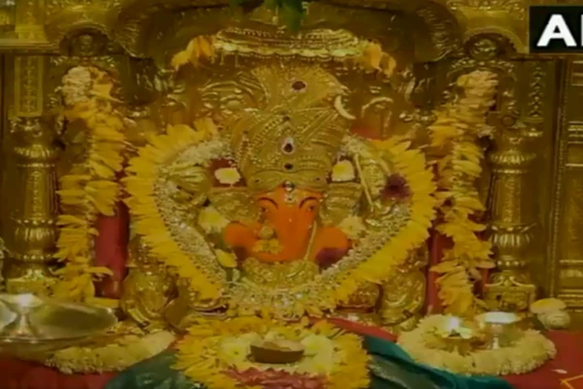 Ganesh chaturthi 2020 PM Narendra Modi aarti prayers offered to lord ganesha people brought bappa moreya at their home