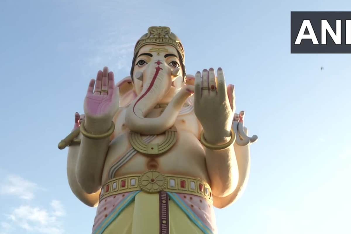Ganesh chaturthi 2020 PM Narendra Modi aarti prayers offered to lord ganesha people brought bappa moreya at their home