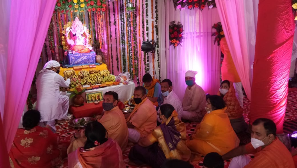 Ganesh chaturthi 2020 : aarti and prayers to lord ganesha people brought bappa at home