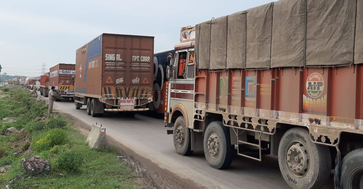 traffic jam in kanpur prayagraj highway in fatehpur