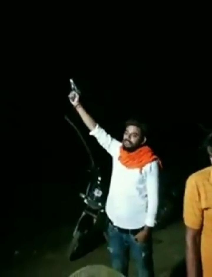 Pratapgarh: Youth firing at Baati-Chokha feast