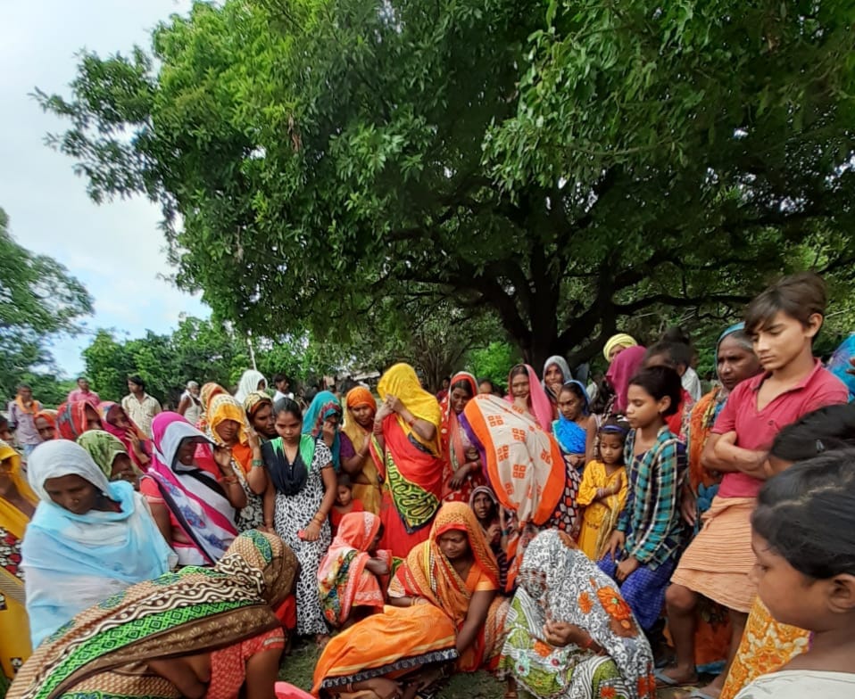 Woman falls in river due to jugaad bridge, dies