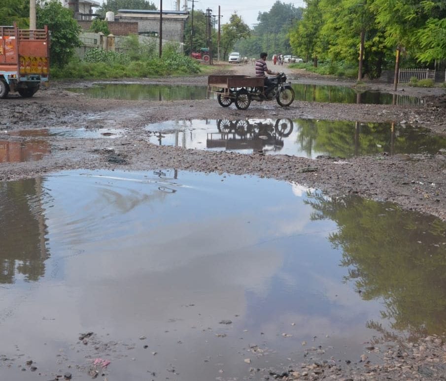 damage, road, mathura