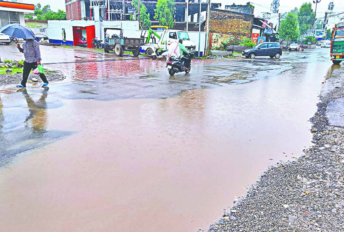 Jammu and Kashmir, Heavy rains cause river drain to rise, Meteorological Department warns of flood and landslides
